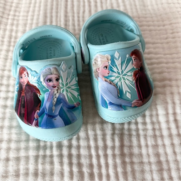 Crocs X Disney Frozen 2 Clogs Toddler Baby 4 - Picture 6 of 6